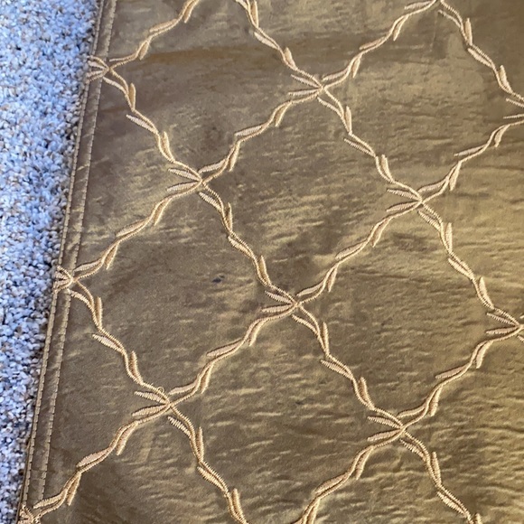 Table Runner - Picture 7 of 9